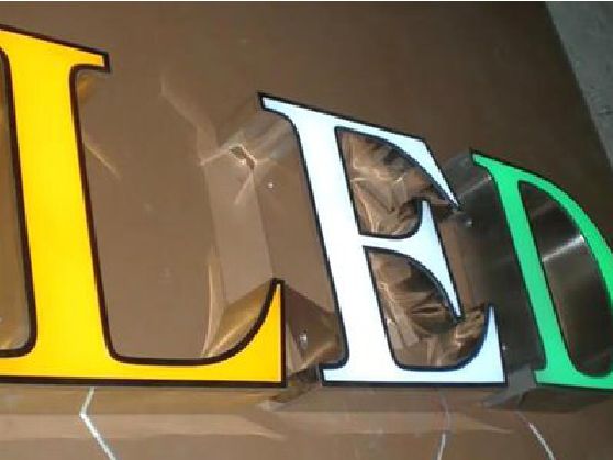 秭归介绍LED招牌的基础知识。
